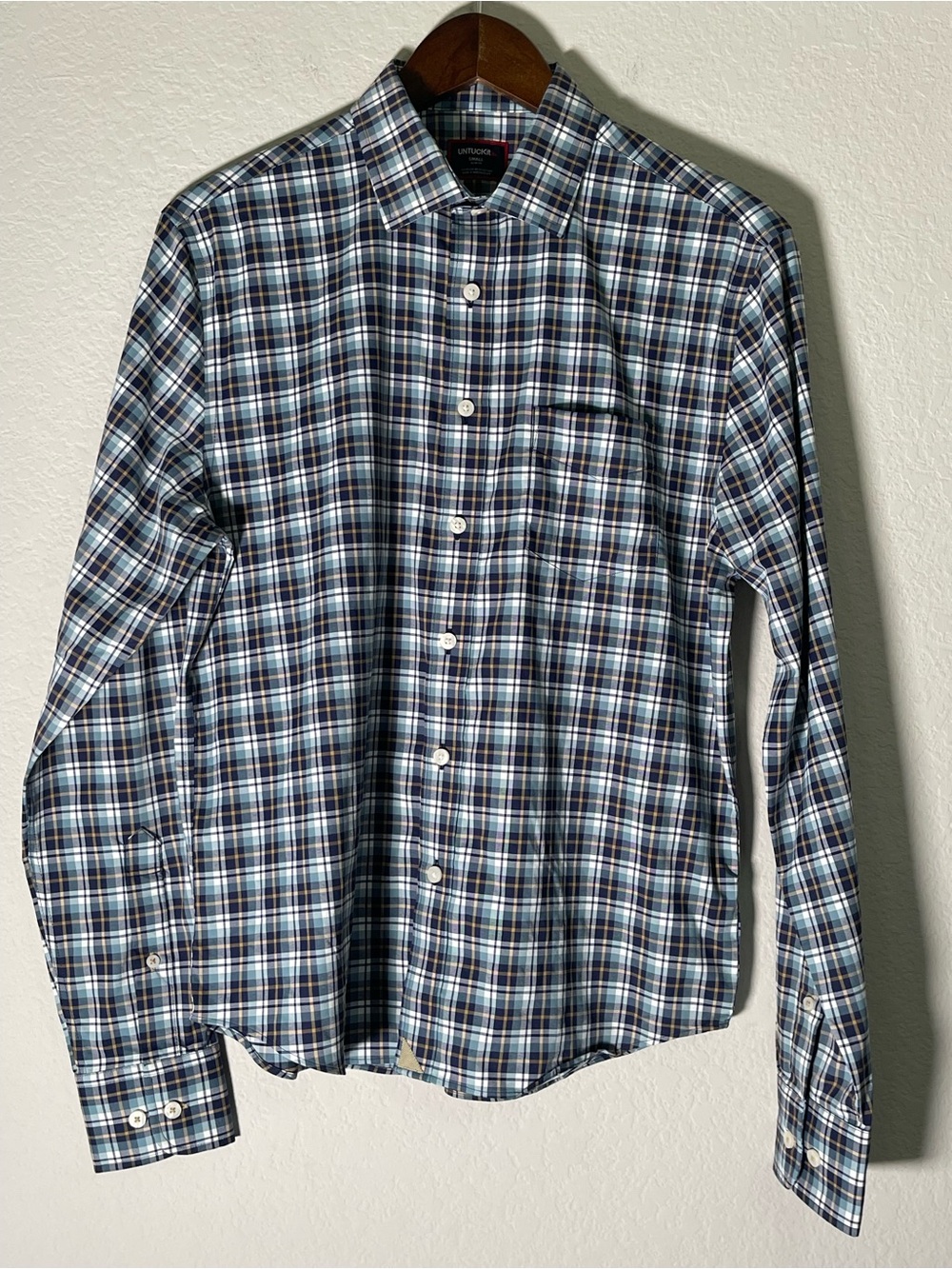 UNTUCKit Men's Wrinkle Resistant Slim Fit Blue White Plaid Button Down Shirt Sm